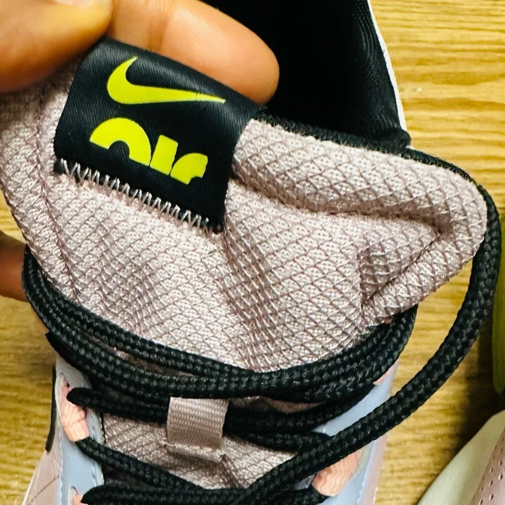 Nike Air Max Verona Sneakers Pink Gray Volt